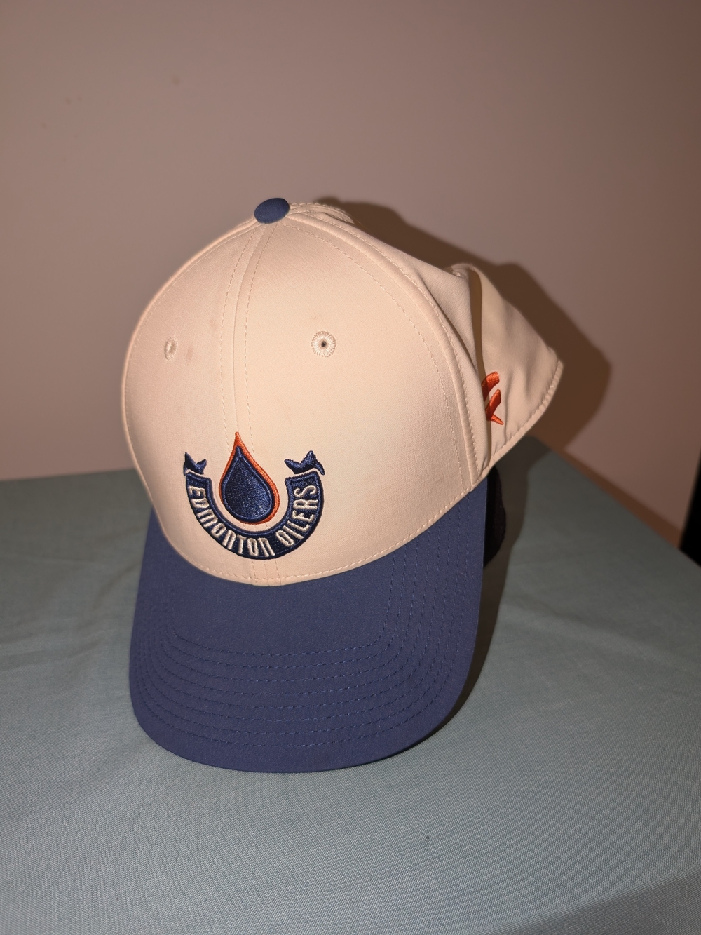 Edmonton Oilers NHL Hockey Cream and Blue Heritage Classic Hat